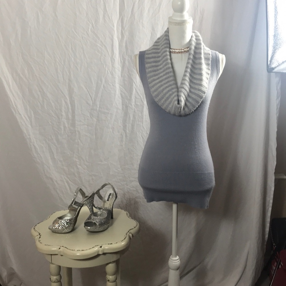 Derek heart sleeveless fleece blouse